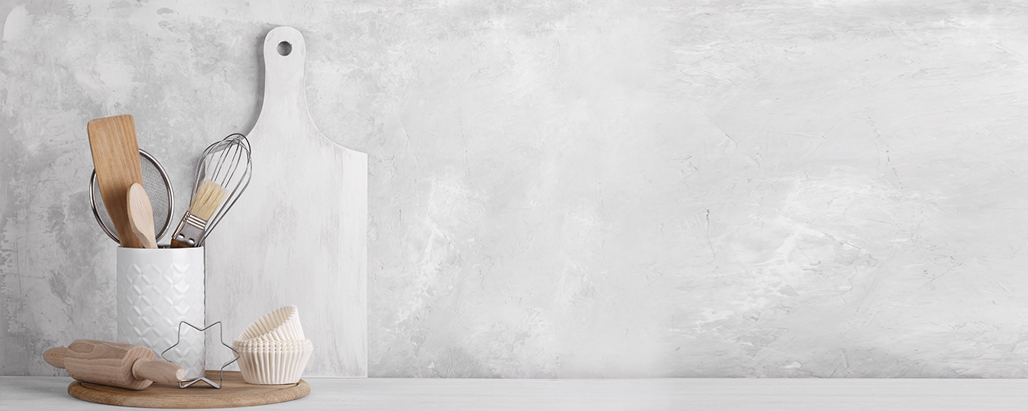 555kitchen-shelf-with-white-modern-dishware 555kitchen-shelf-with-white-modern-dishware